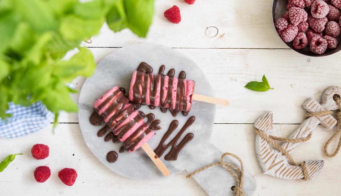 Polos de frambuesa y chocolate