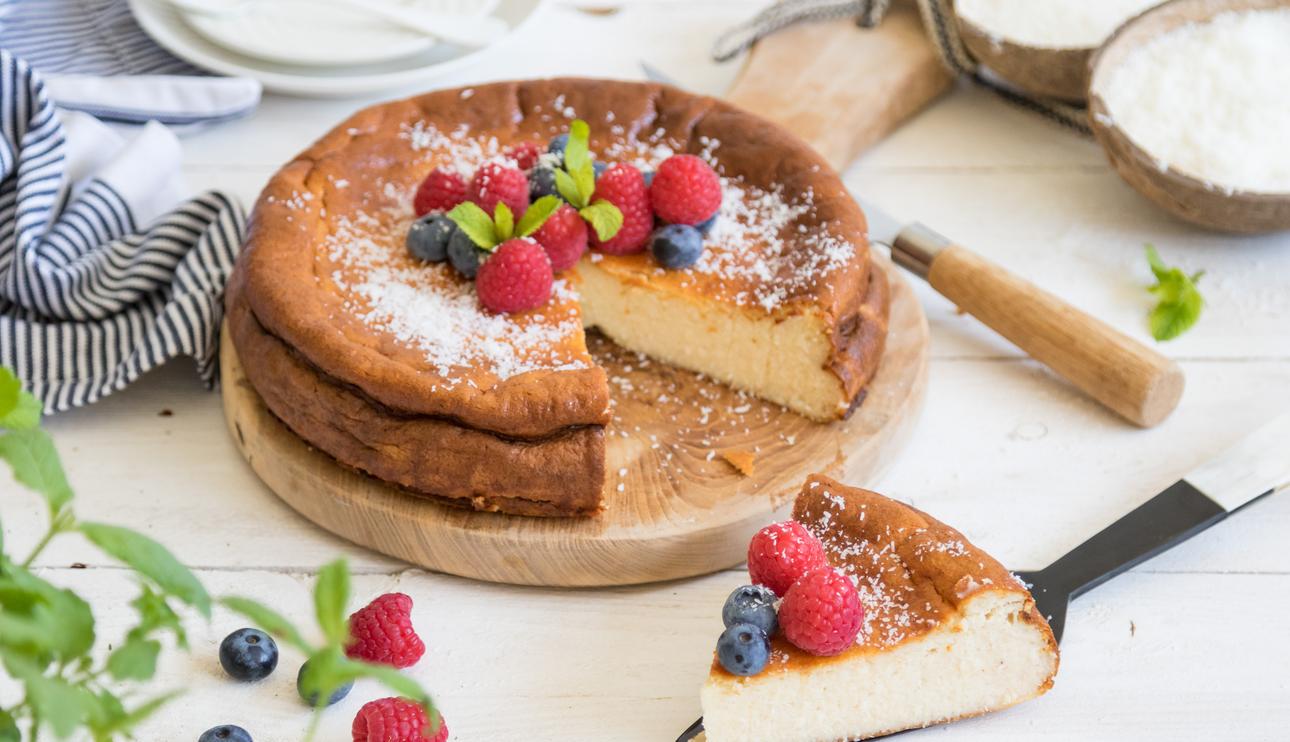 Tarta de queso y plátano con coco
