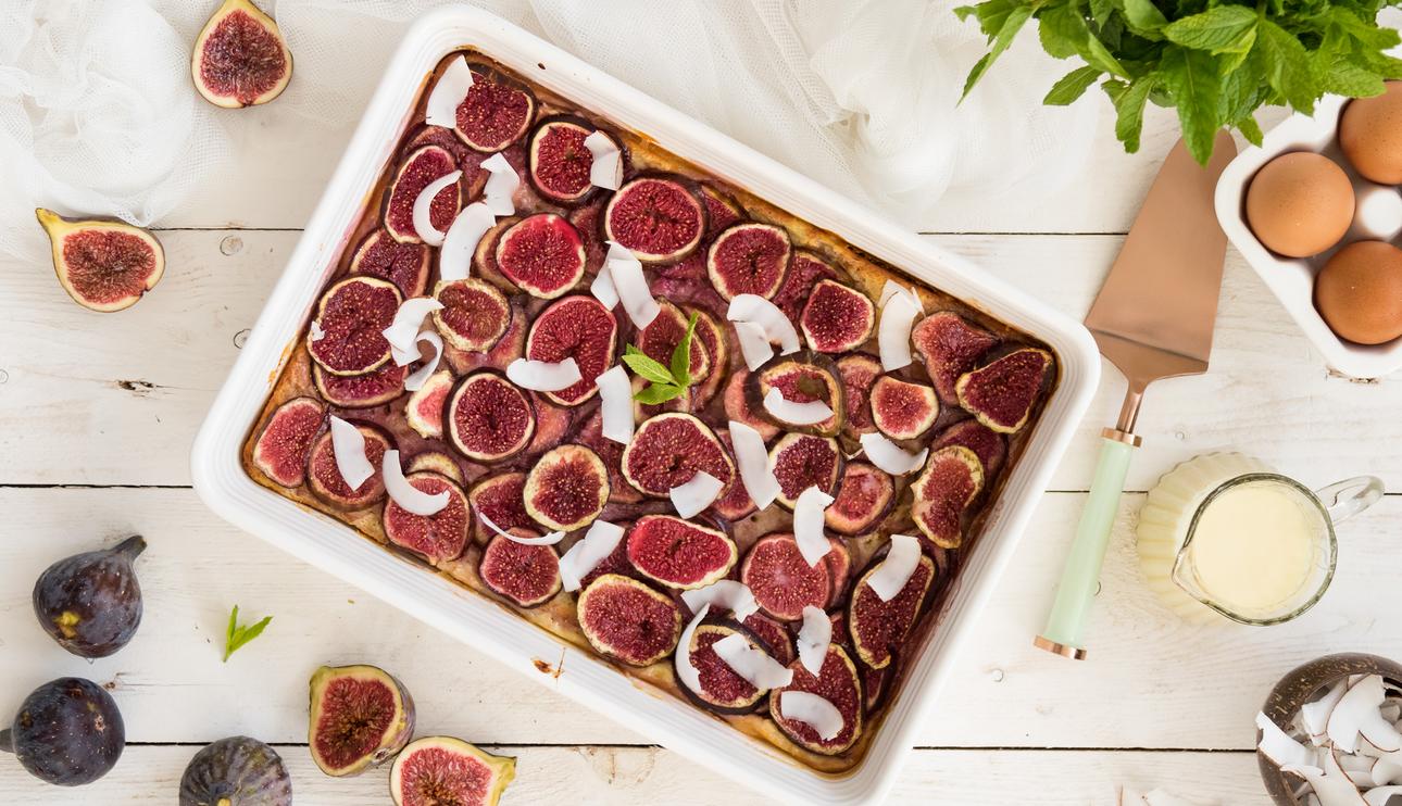 Tarta de higos con leche condensada y coco