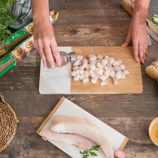 Hojaldre de rape y setas