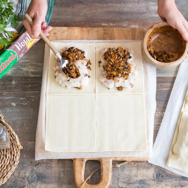 Hojaldre de rape y setas