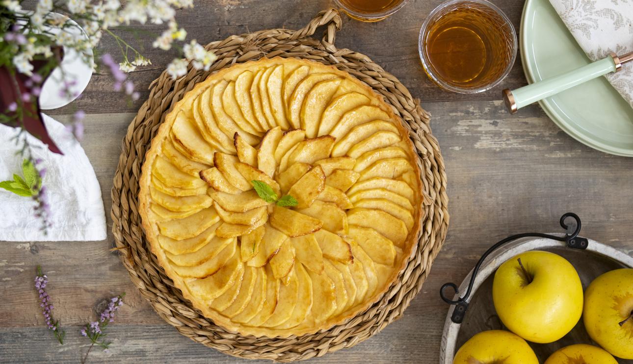 Tarta de manzana con crema pastelera y masa quebrada