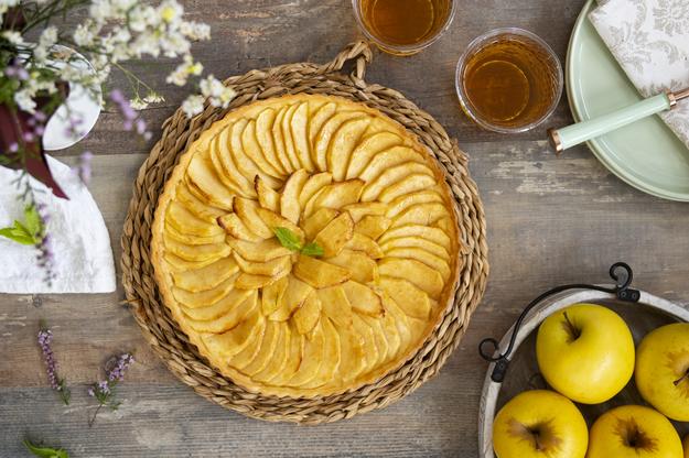 Tarta de manzana con crema pastelera y masa quebrada