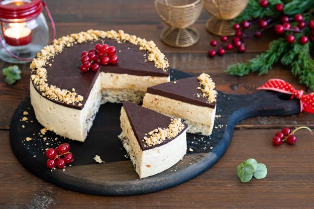 Tarta de mousse de turrón y chocolate