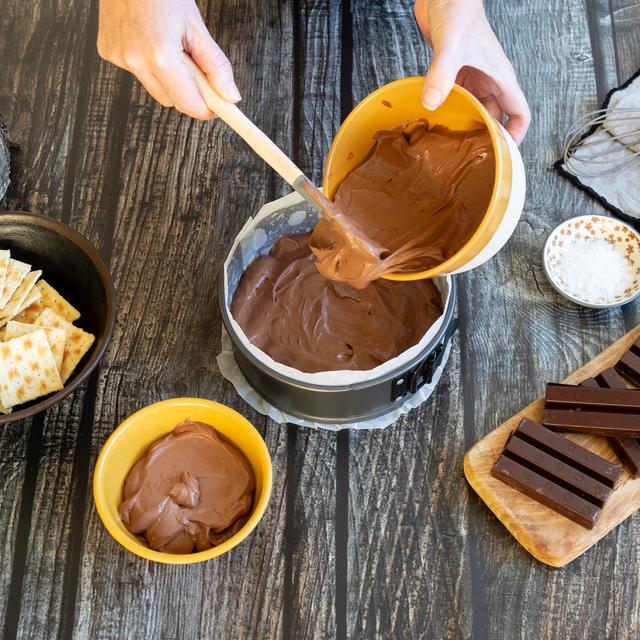 Tarta de chocolate y galletas saladas sin horno