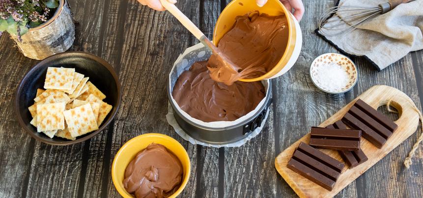 Tarta de chocolate y galletas saladas sin horno
