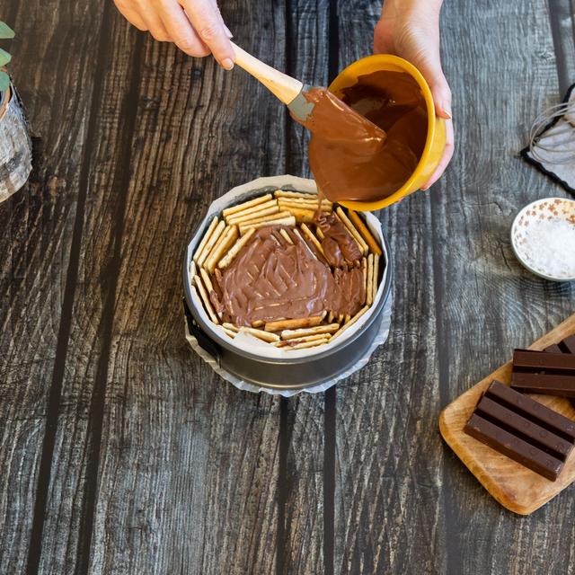 Tarta de chocolate y galletas saladas sin horno