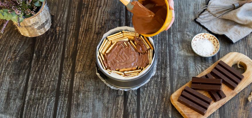 Tarta de chocolate y galletas saladas sin horno