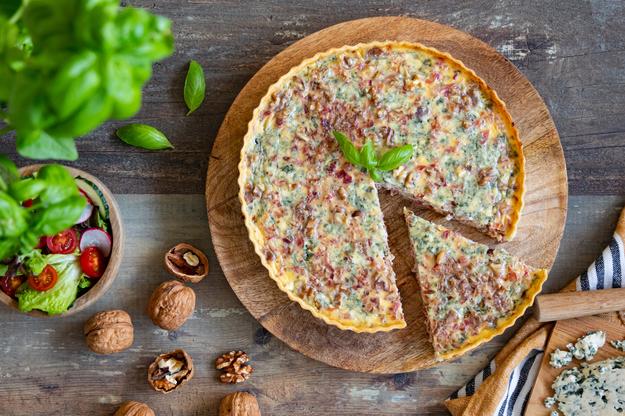 Quiche de jamón y queso azul con nueces