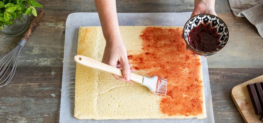 Pastel rayado de chocolate