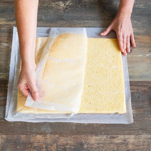 Pastel rayado de chocolate