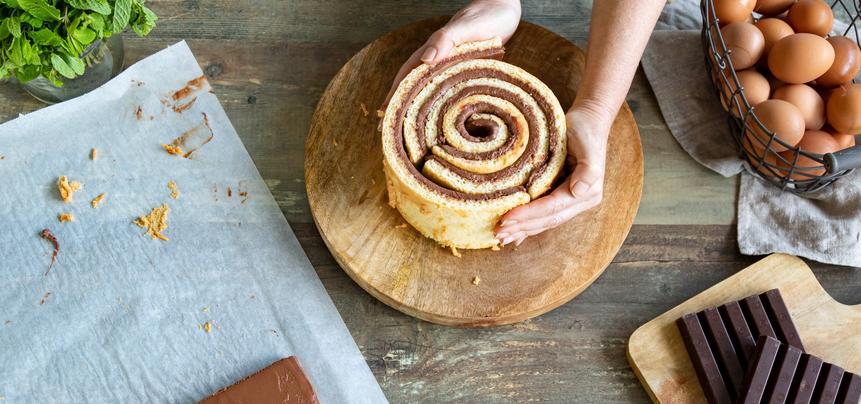 Pastel rayado de chocolate