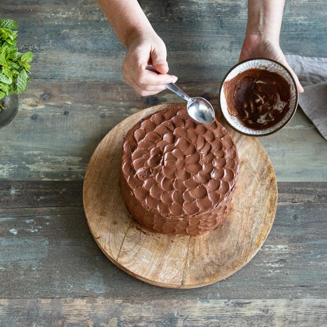 Pastel rayado de chocolate