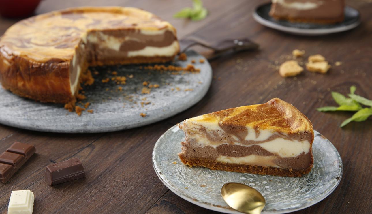 Tarta de queso al horno a los tres chocolates