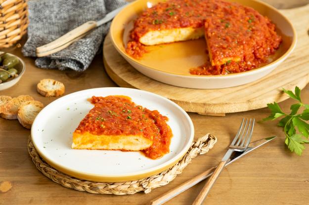 Tortilla en salsa de tomate