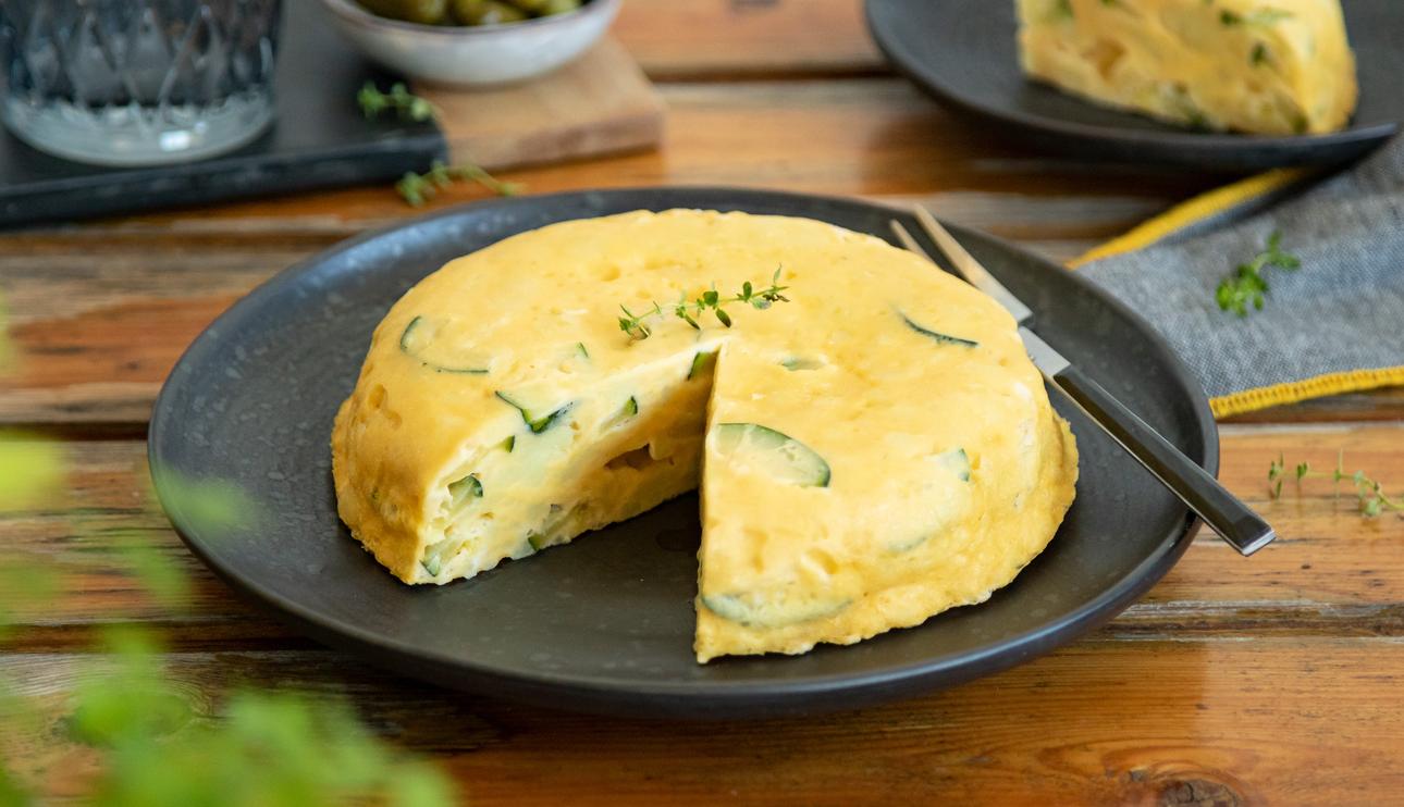 Tortilla de patatas y calabacín al microondas