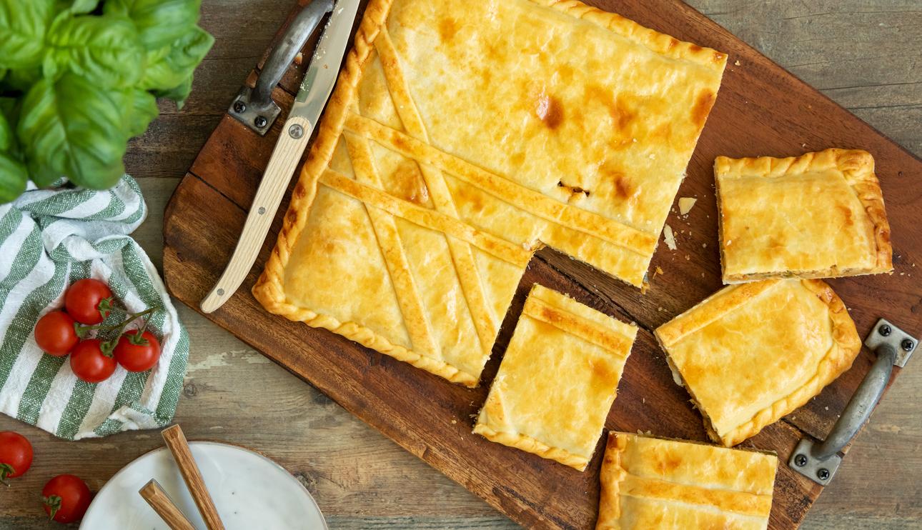 Empanada de bacalao y cebolla caramelizada