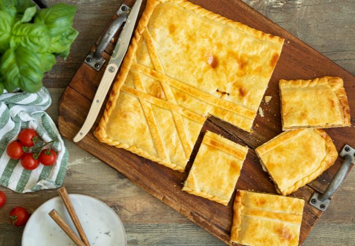 Empanada de bacalao y cebolla caramelizada