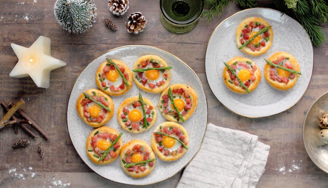 Canapés con huevos de codorniz