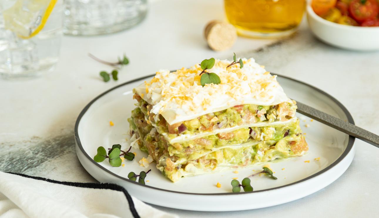 Lasaña fría de aguacate y salmón