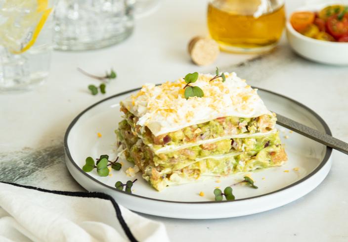 Lasaña fría de aguacate y salmón
