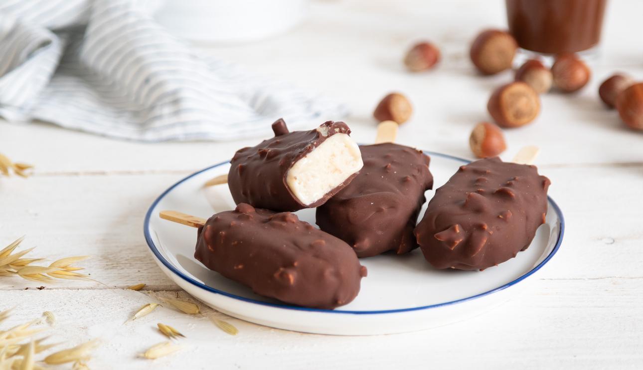 Mini helados de plátano con chocolate