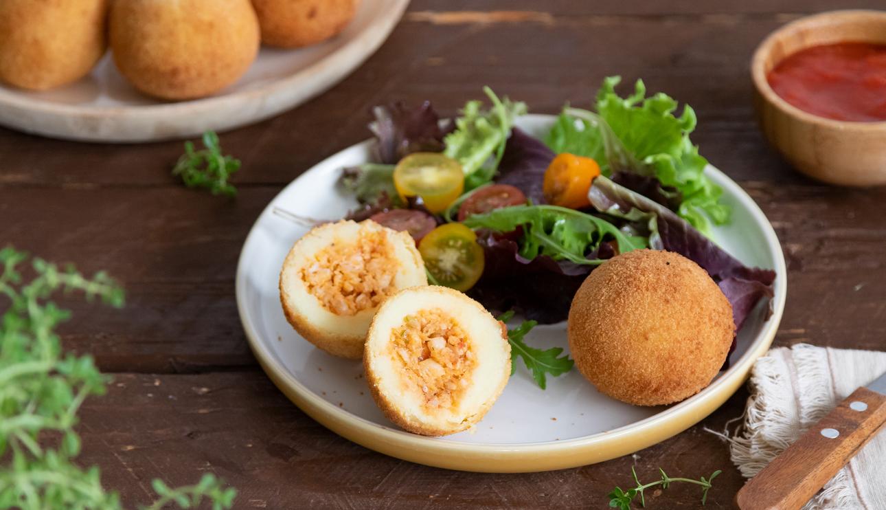 Bolas de patata rellenas de merluza