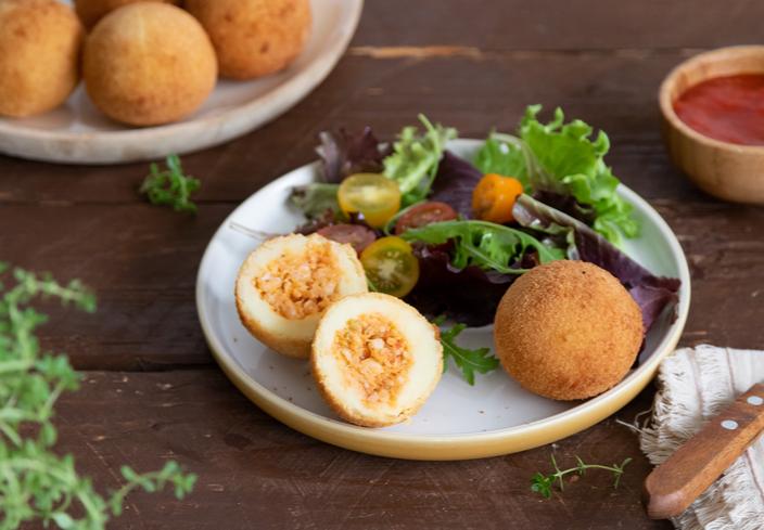 Bolas de patata rellenas de merluza