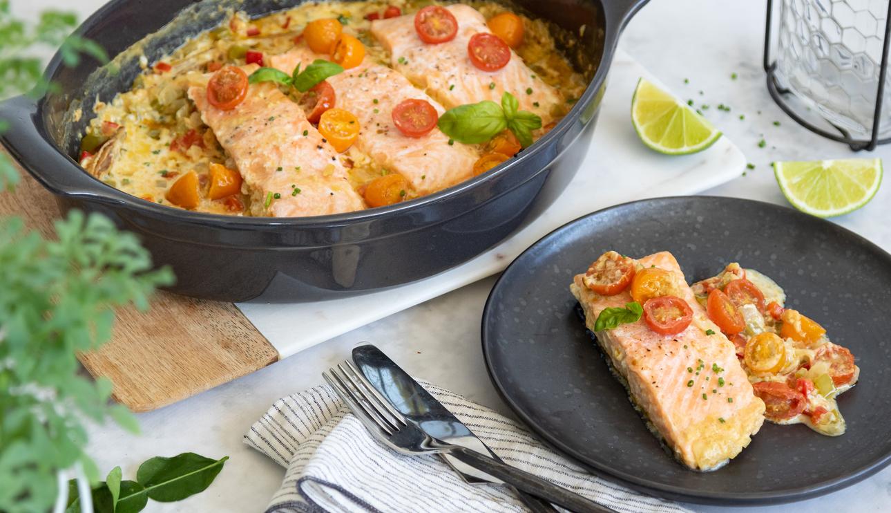 Salmón al horno con verduras y curry