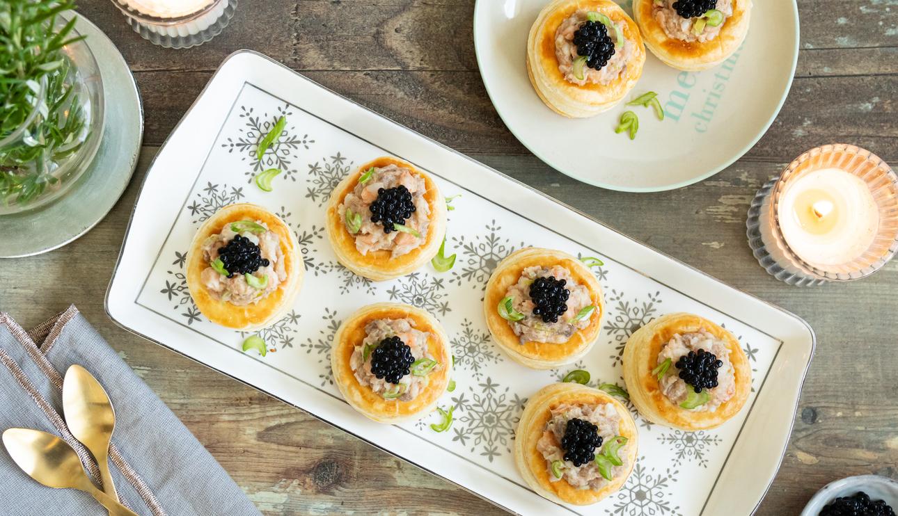 Volovanes rellenos de atún y langostinos