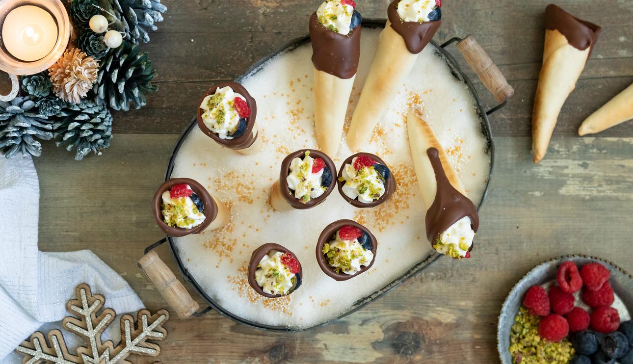 Conos de chocolate y nata