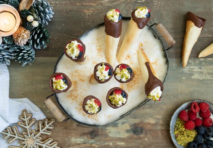 Conos de chocolate y nata