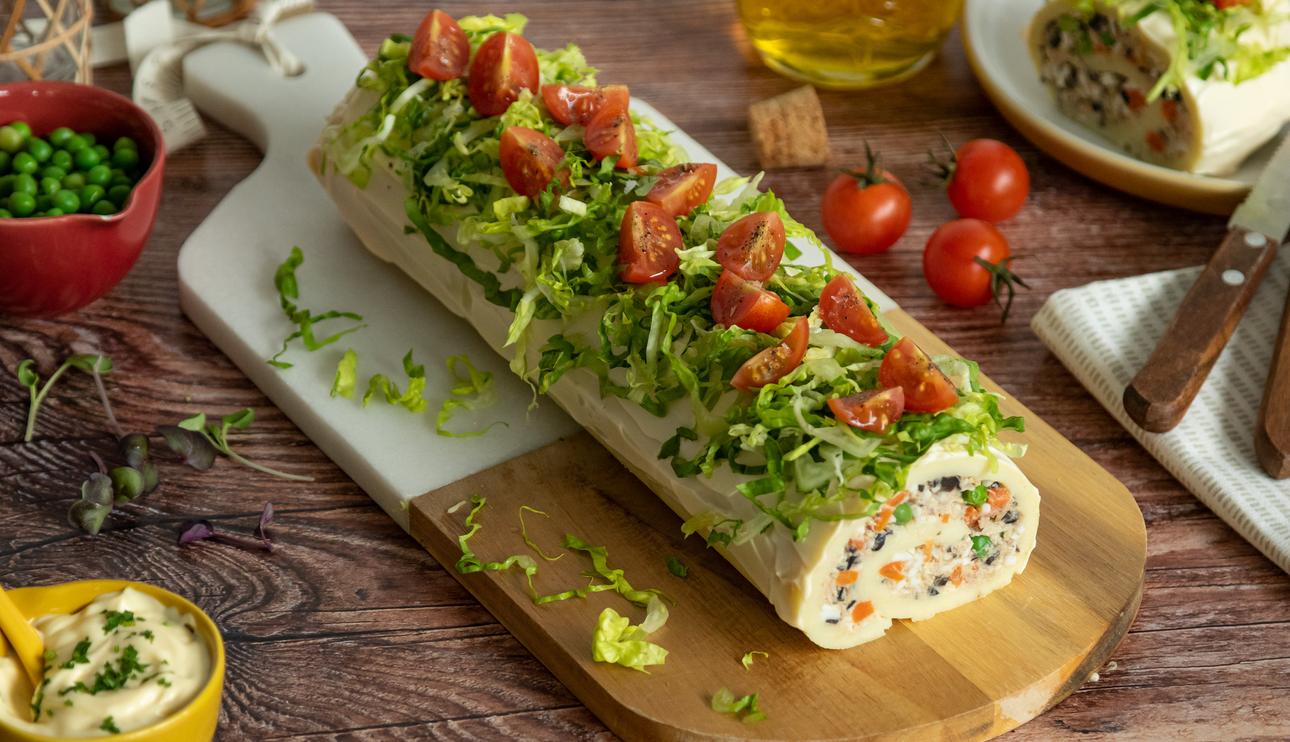 Brazo de patata relleno de ensaladilla