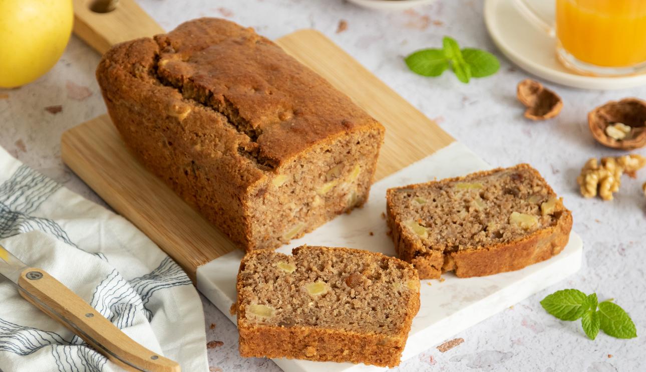 Bizcocho de harina integral y manzana