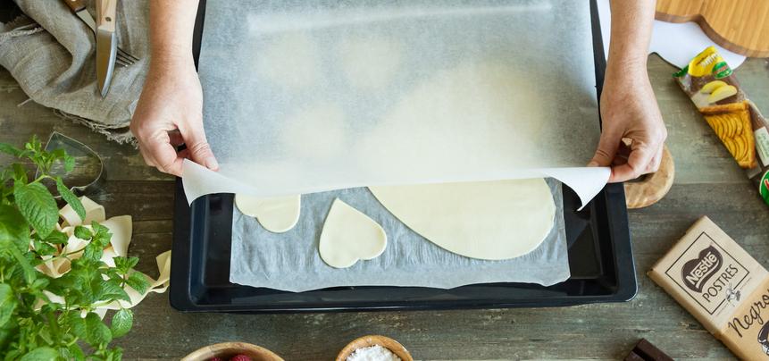 Corazón de hojaldre, trufa y frutos rojos