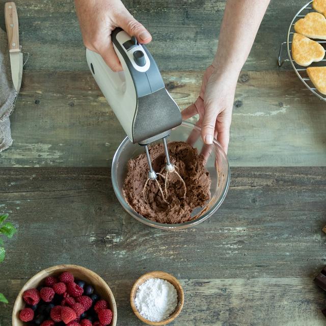 Corazón de hojaldre, trufa y frutos rojos