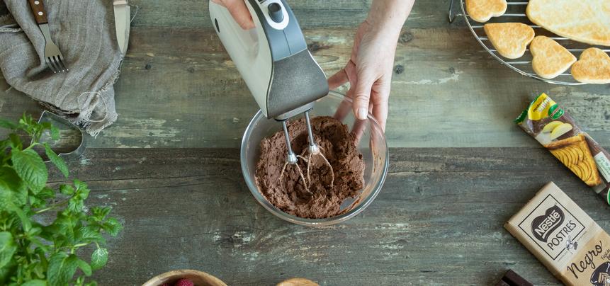 Corazón de hojaldre, trufa y frutos rojos