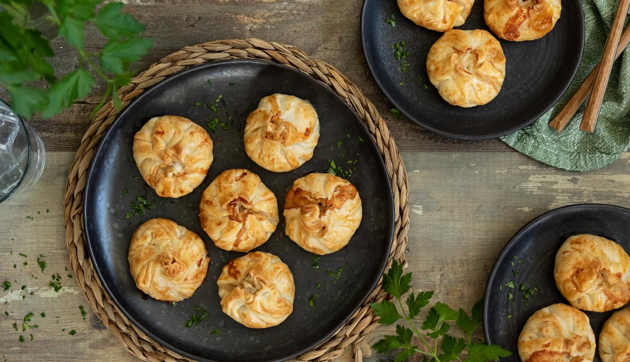 Saquitos de salmón ahumado, pera y gorgonzola