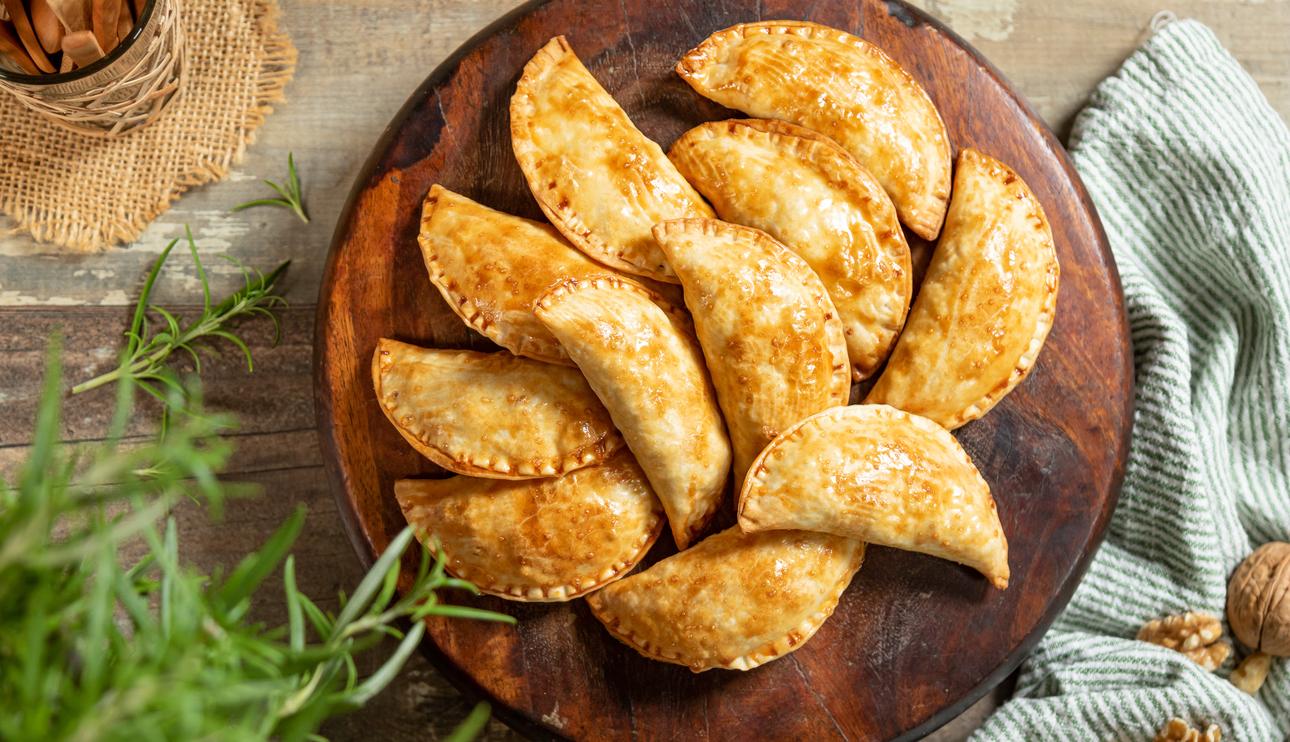 Empanadillas de queso azul con bacon y nueces