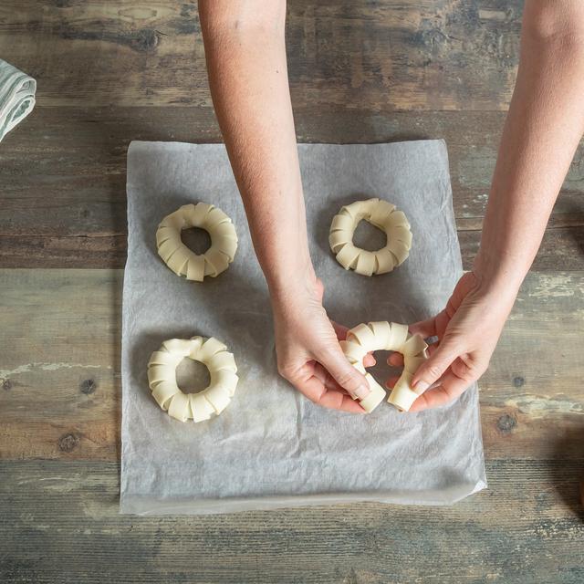 Coronas de hojaldre y chocolate