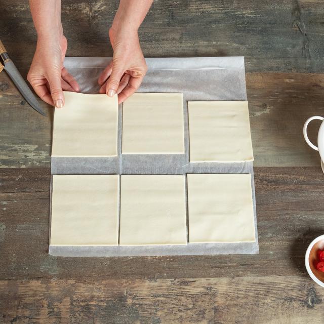 Mini tartas de piña con hojaldre