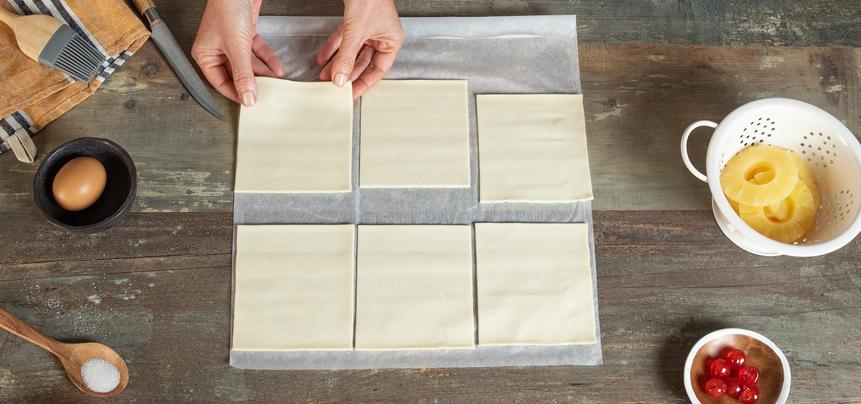 Mini tartas de piña con hojaldre