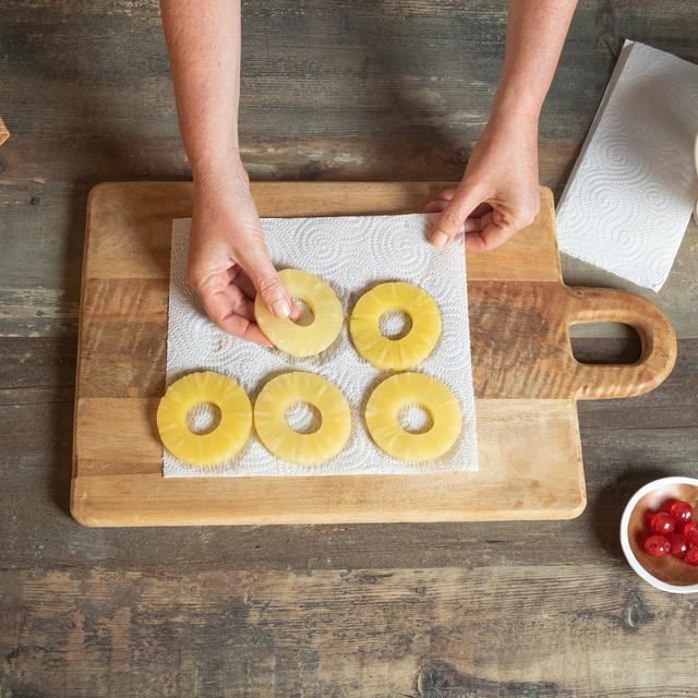 Mini tartas de piña con hojaldre