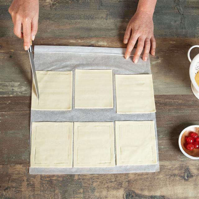 Mini tartas de piña con hojaldre