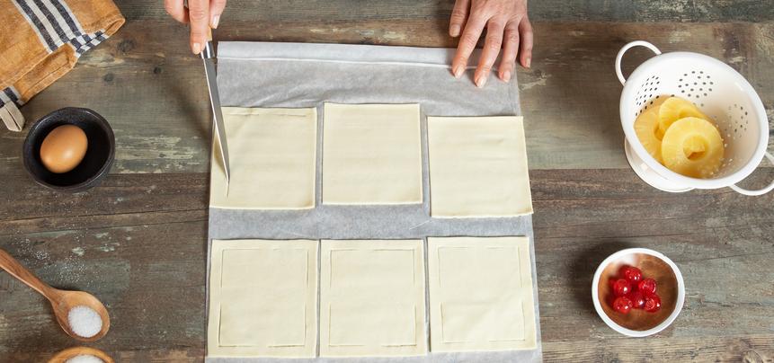 Mini tartas de piña con hojaldre