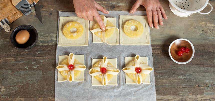 Mini tartas de piña con hojaldre