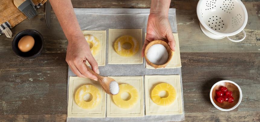 Mini tartas de piña con hojaldre