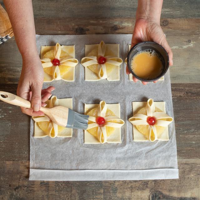 Mini tartas de piña con hojaldre