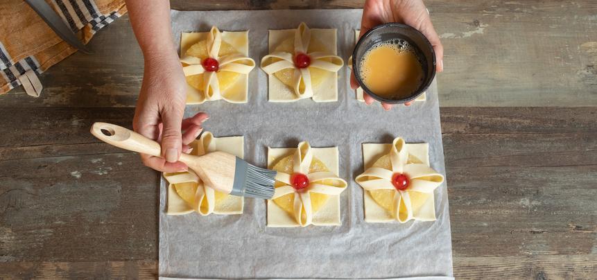 Mini tartas de piña con hojaldre