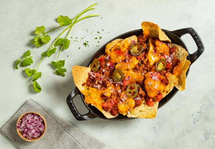Sensational Mince con nachos y queso vegano
